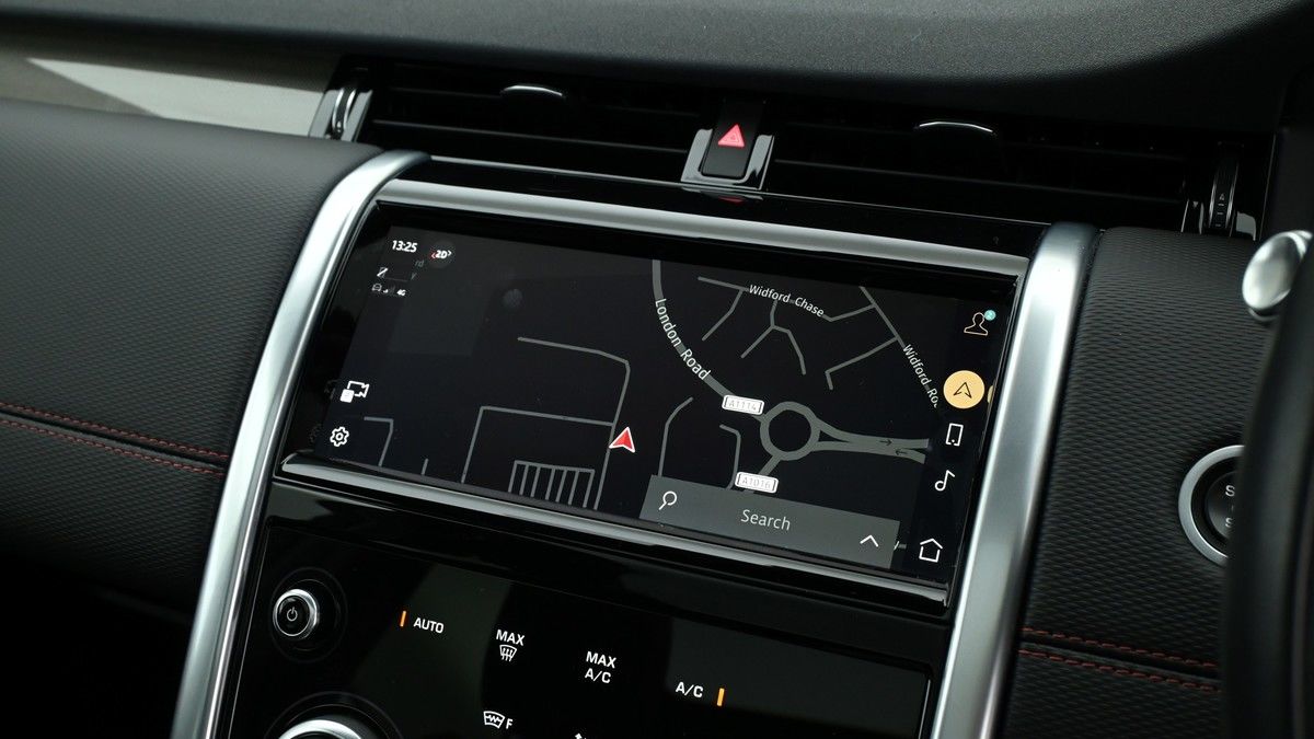 Land Rover Discovery Sport Image 11