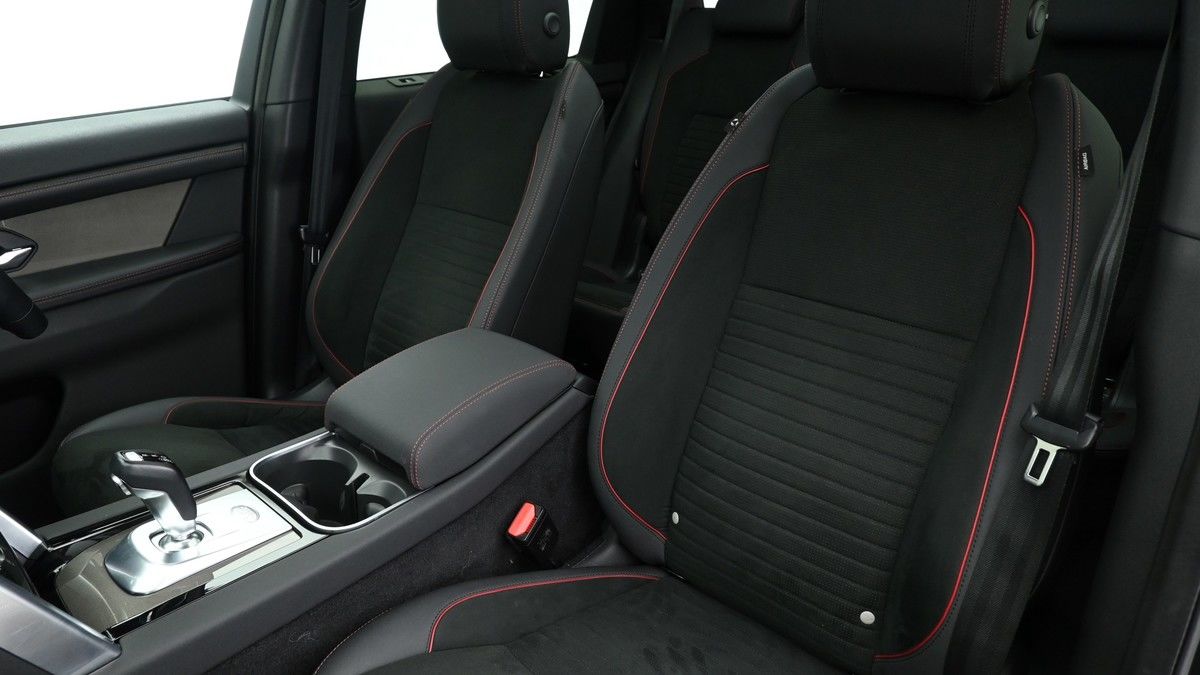 Land Rover Discovery Sport Image 4