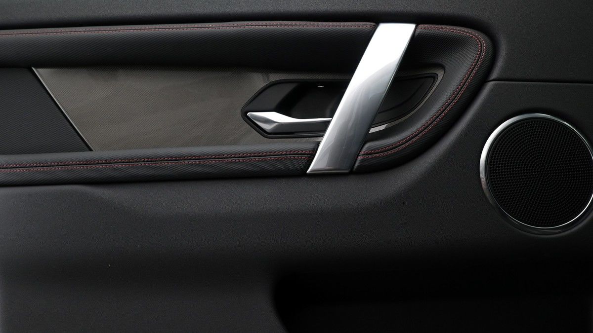 Land Rover Discovery Sport Image 13