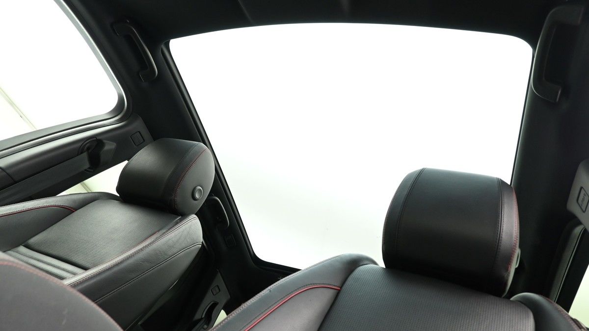 Land Rover Discovery Sport Image 2