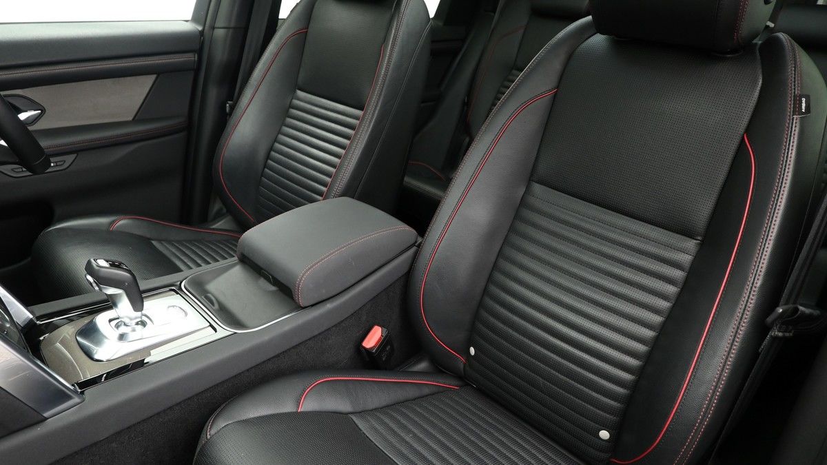 Land Rover Discovery Sport Image 4