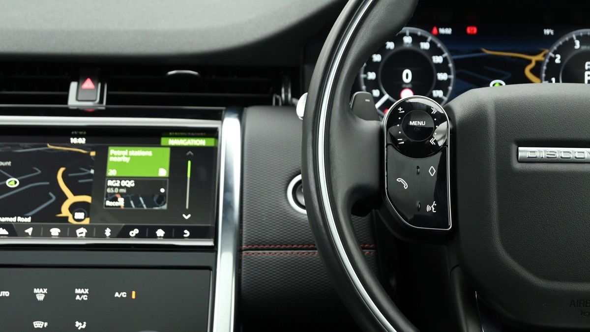 Land Rover Discovery Sport Image 15