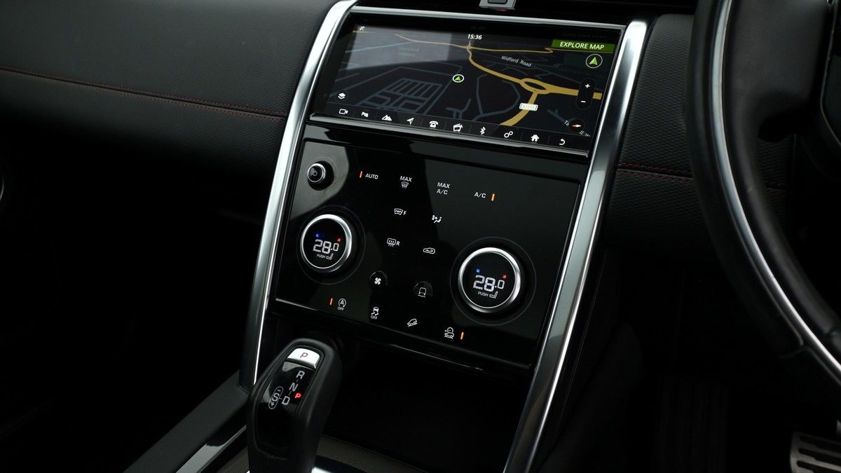 Land Rover Discovery Sport Image 12