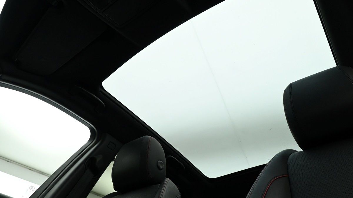 Land Rover Discovery Sport Image 2
