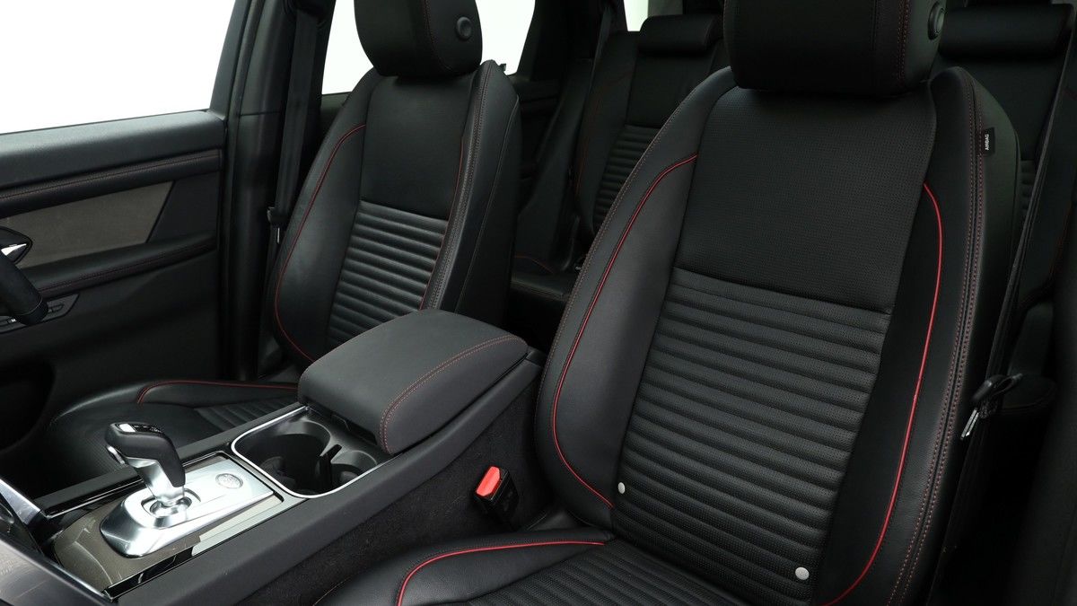 Land Rover Discovery Sport Image 4