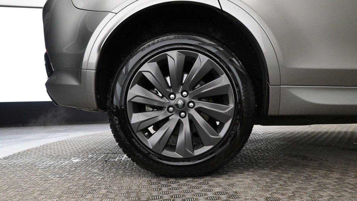 Land Rover Discovery Sport Image 9