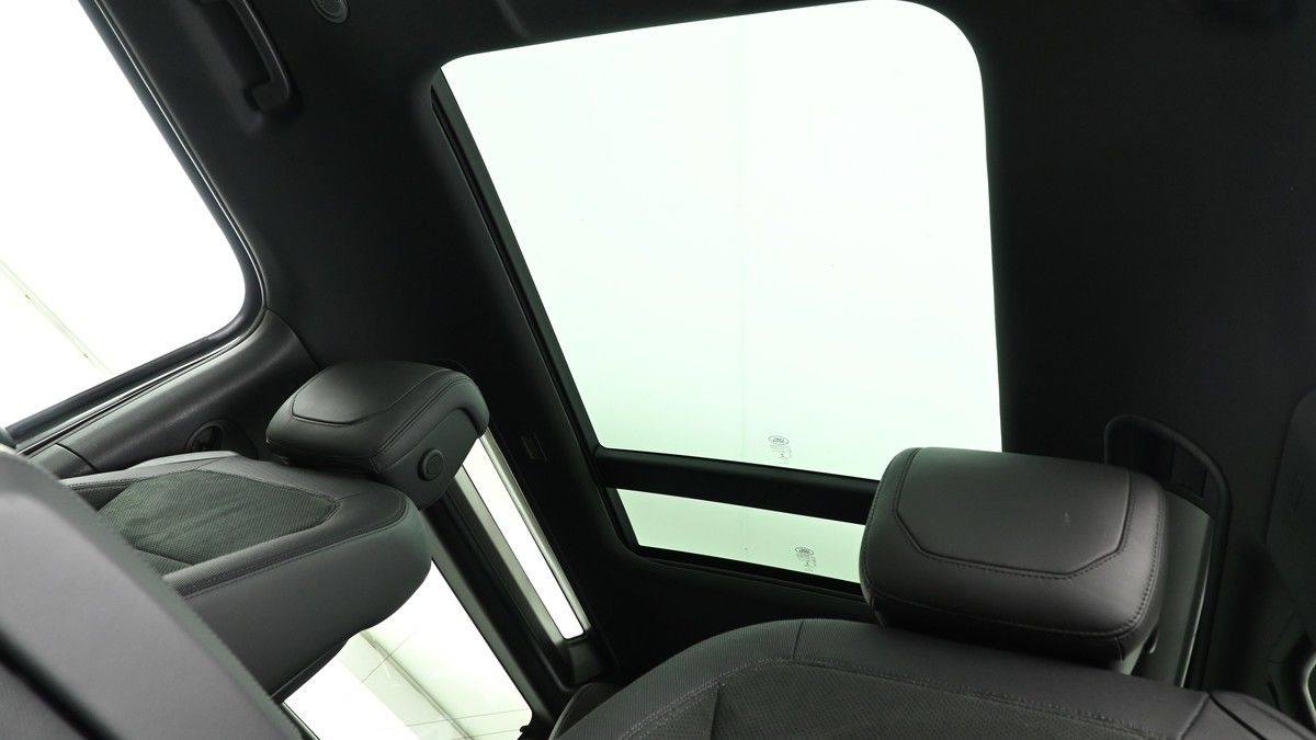 Land Rover Defender 90 Image 2