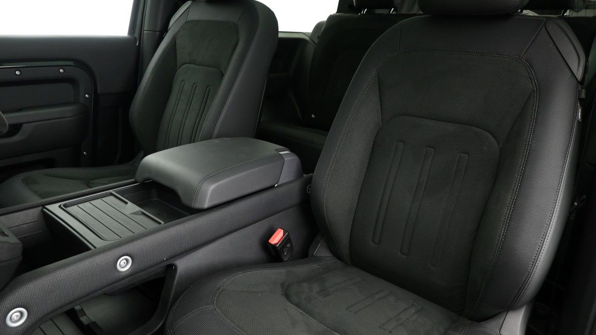 Land Rover Defender 90 Image 4