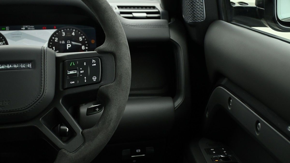 Land Rover Defender 90 Image 3