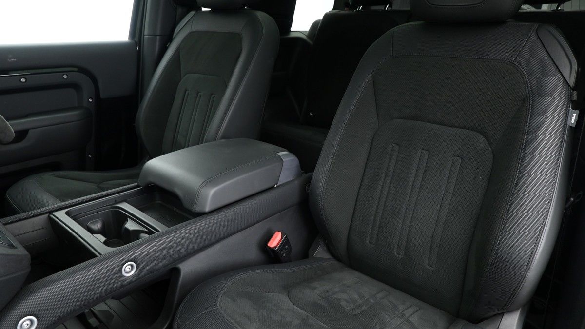 Land Rover Defender 90 Image 4