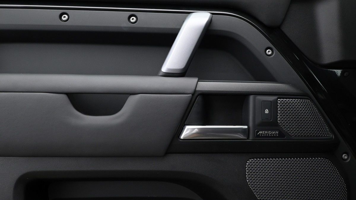 Land Rover Defender 90 Image 13