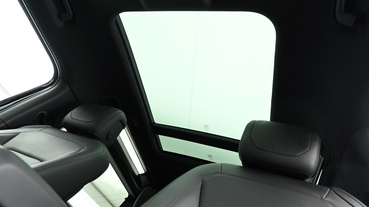 Land Rover Defender 90 Image 2