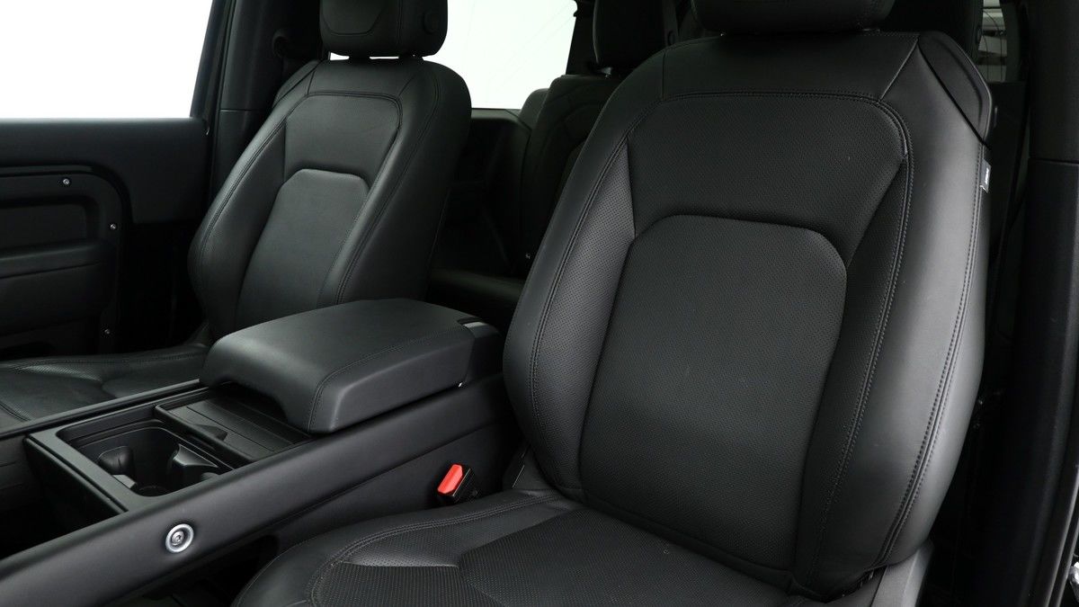 Land Rover Defender 90 Image 4