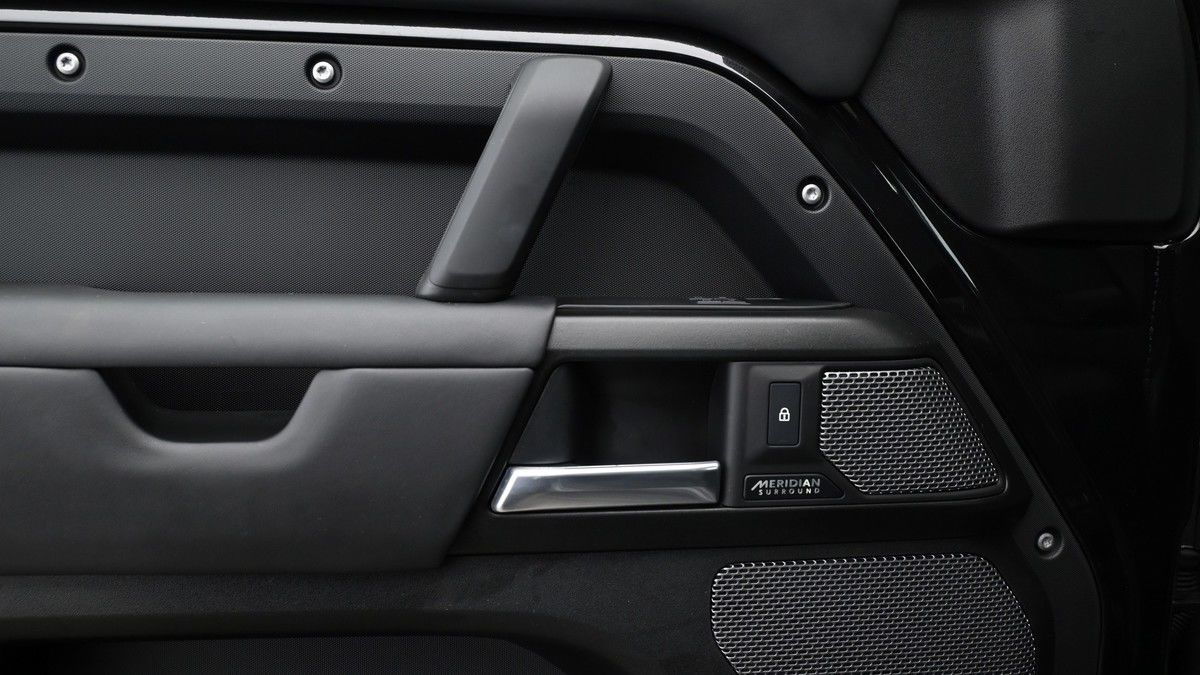 Land Rover Defender 90 Image 13
