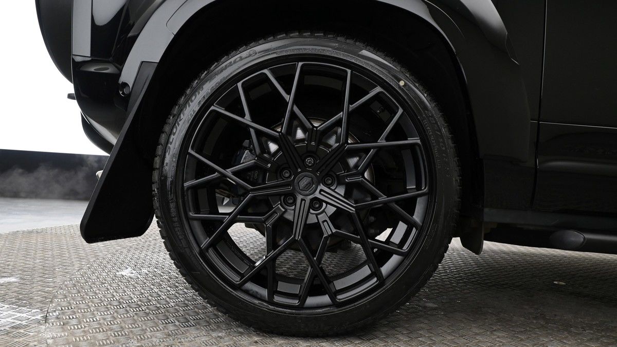 Land Rover Defender 90 Image 9
