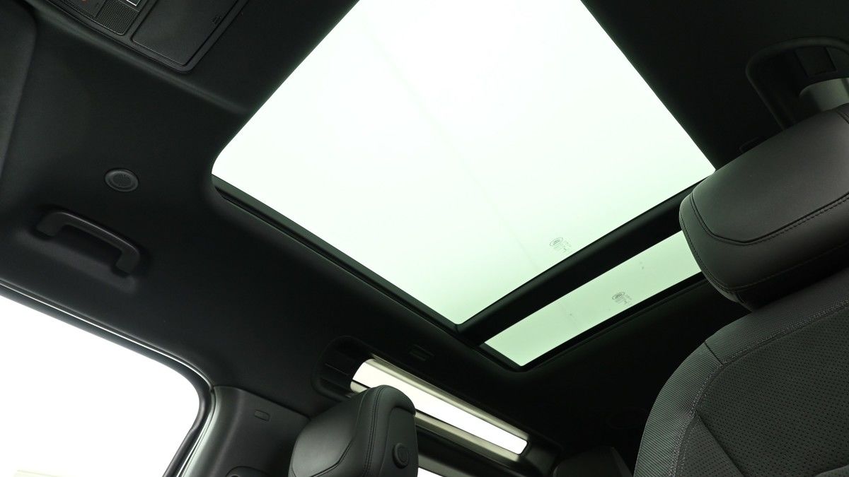 Land Rover Defender 90 Image 2