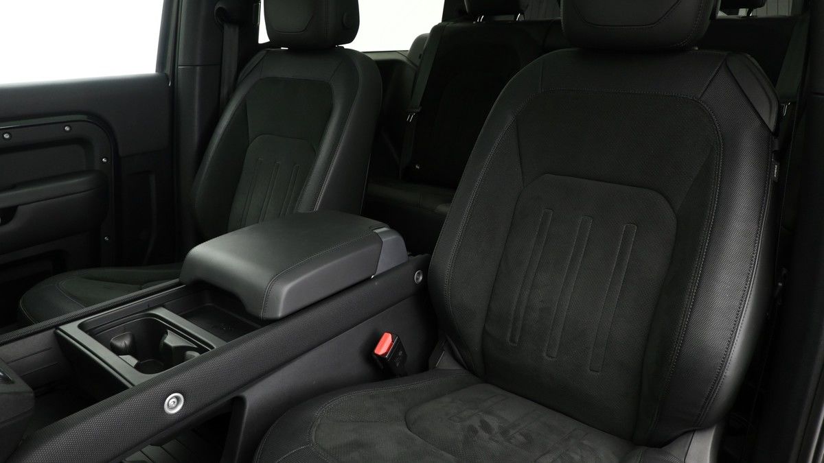 Land Rover Defender 90 Image 4