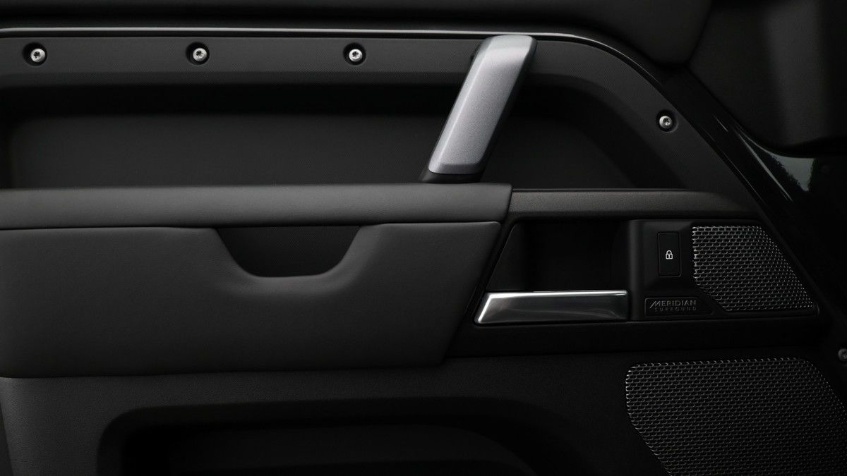 Land Rover Defender 90 Image 13