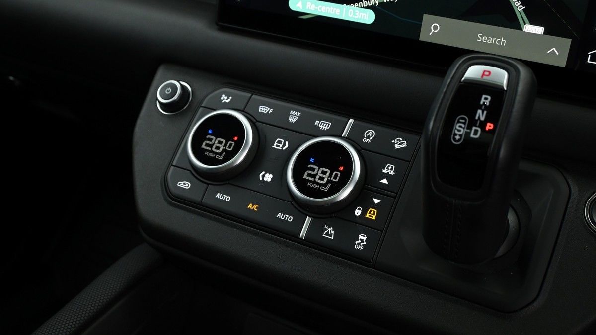 Land Rover Defender 90 Image 12