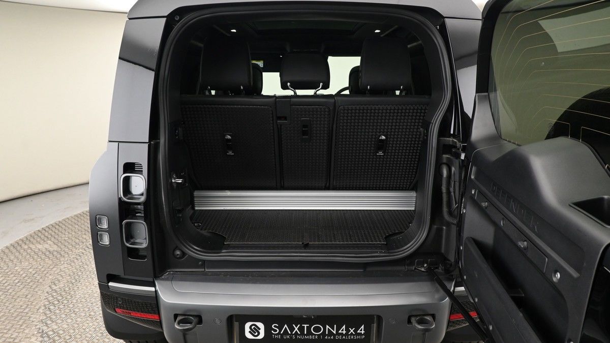 Land Rover Defender 90 Image 10