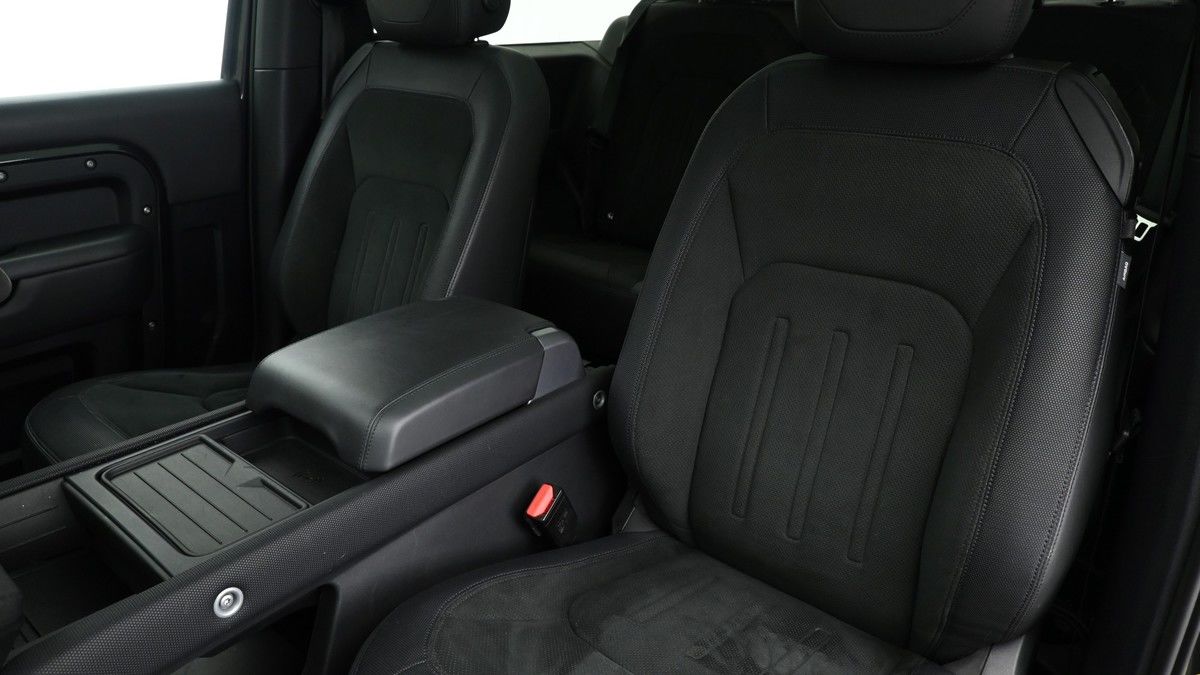 Land Rover Defender 90 Image 4