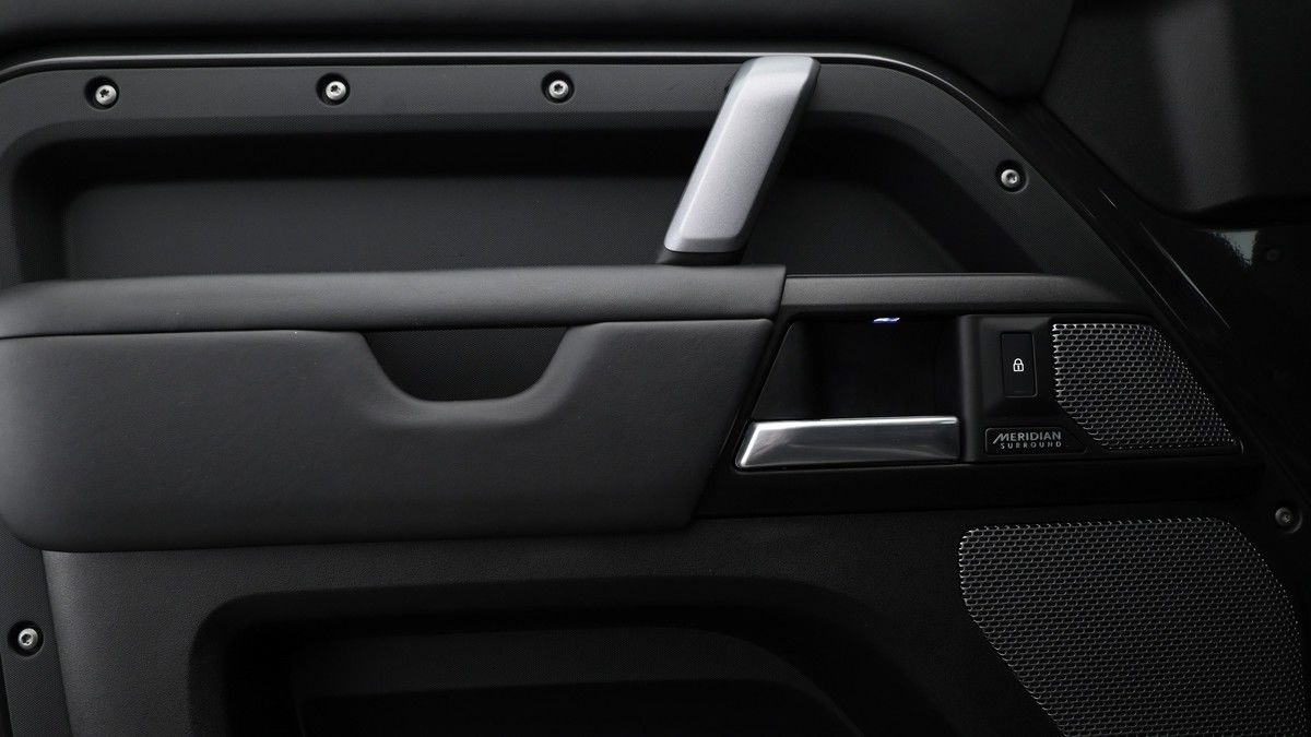 Land Rover Defender 90 Image 13
