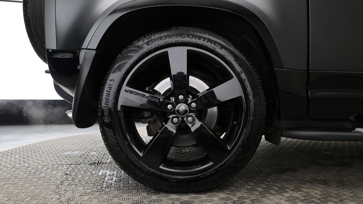 Land Rover Defender 90 Image 9
