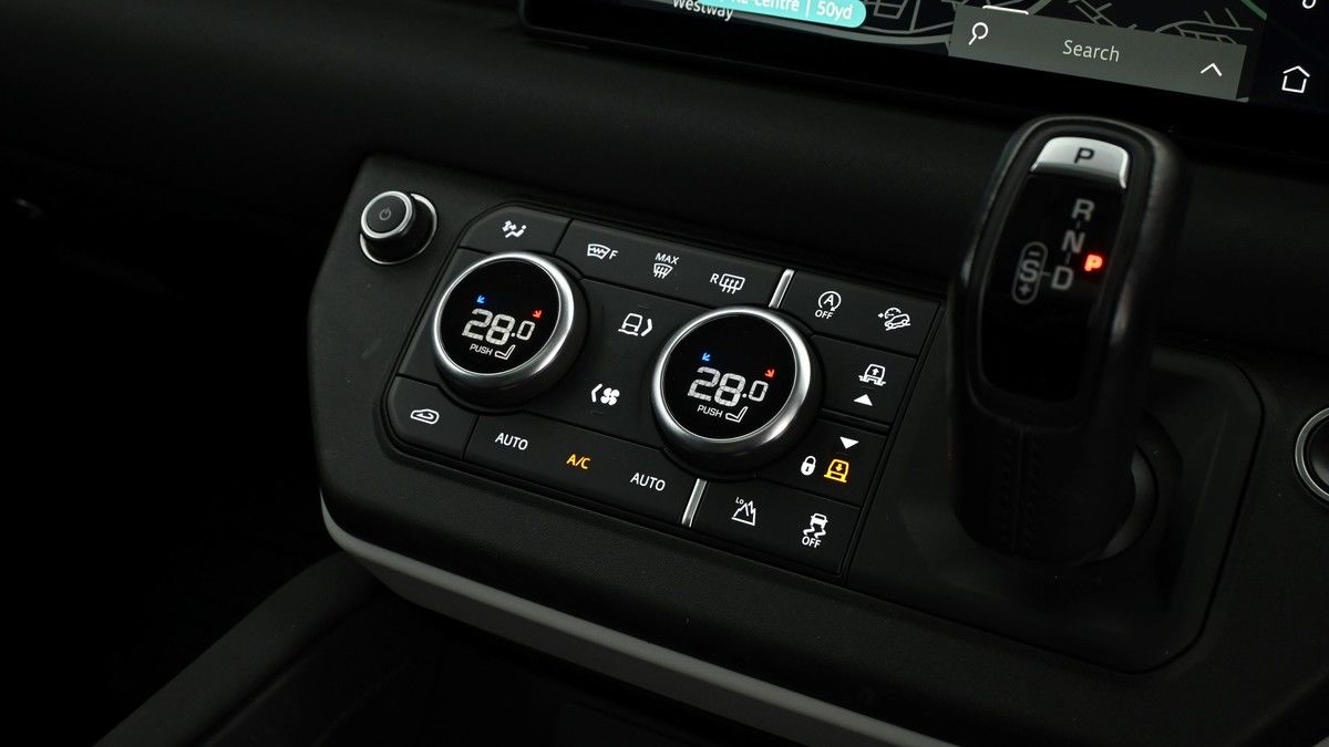 Land Rover Defender 90 Image 12