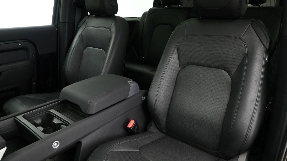 Land Rover Defender 90 Image 4