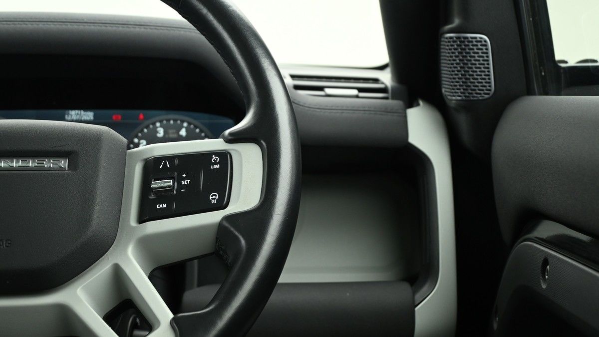 Land Rover Defender 90 Image 16