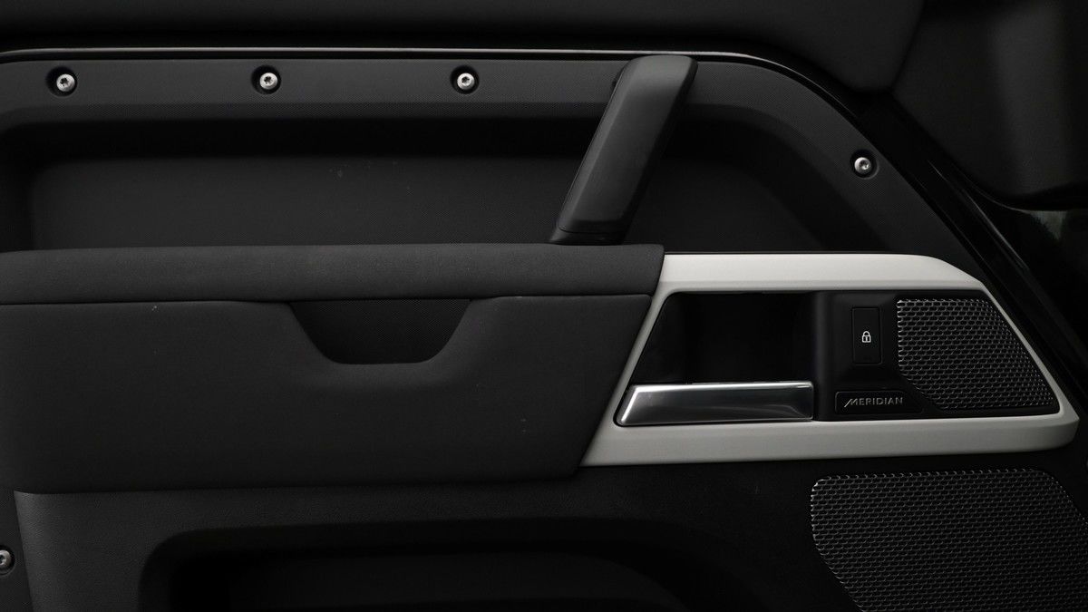 Land Rover Defender 90 Image 13