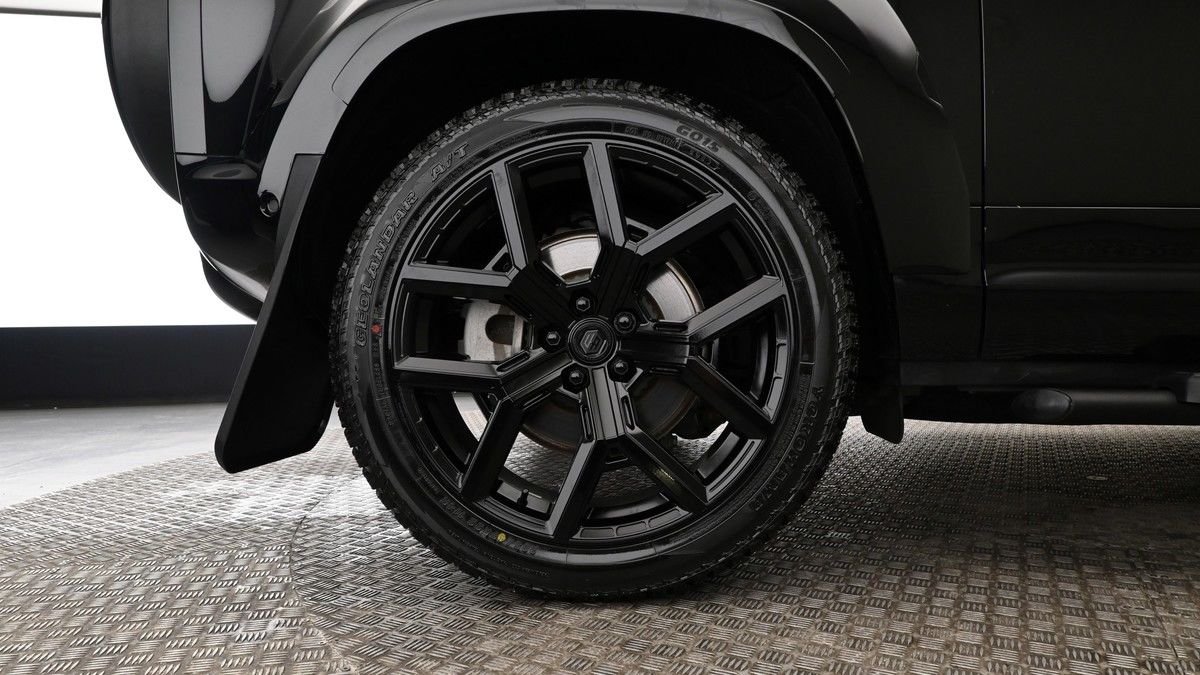 Land Rover Defender 90 Image 9