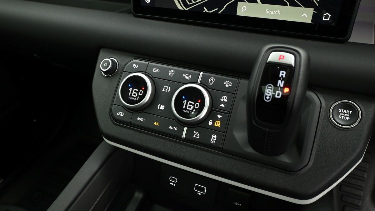 Land Rover Defender 90 Urban Image 12