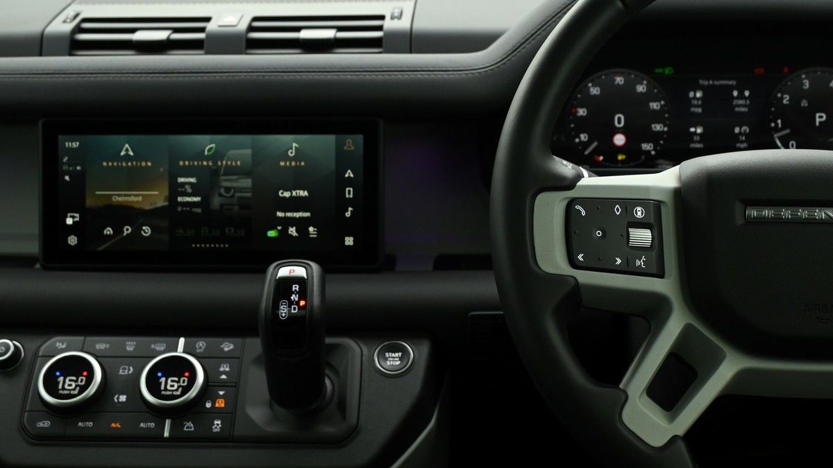 Land Rover Defender 90 Urban Image 15