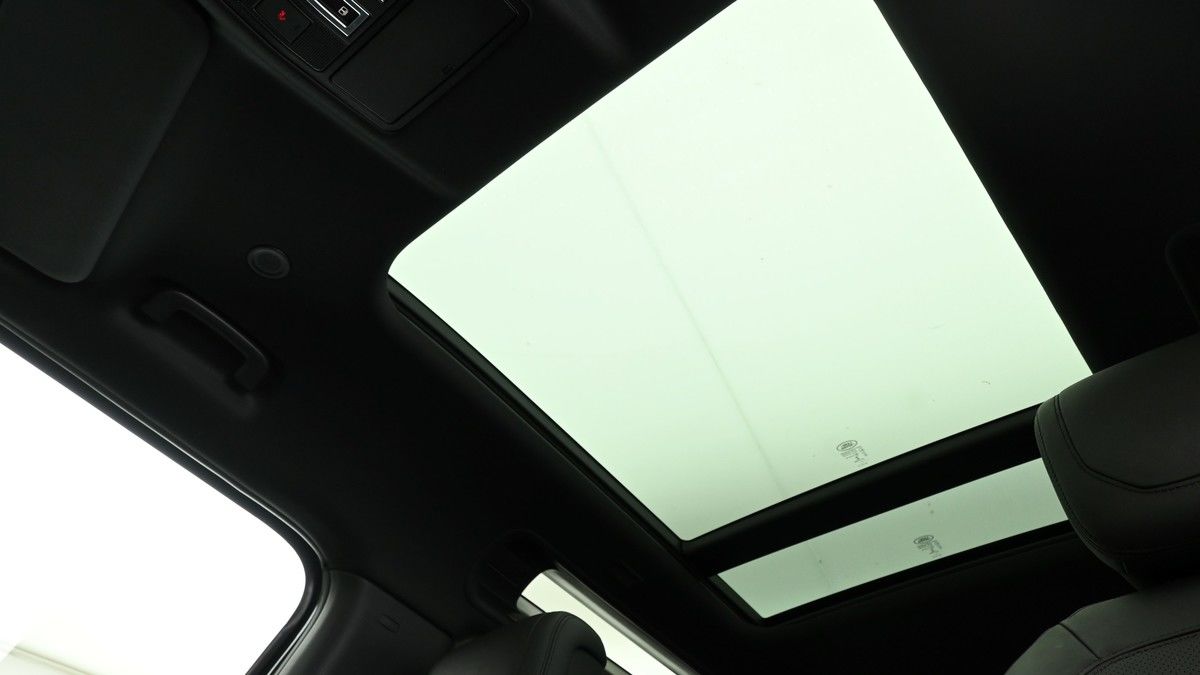 Land Rover Defender 90 Image 2
