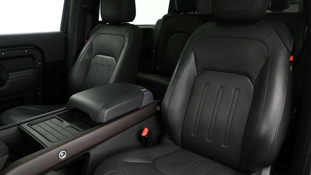 Land Rover Defender 90 Image 4