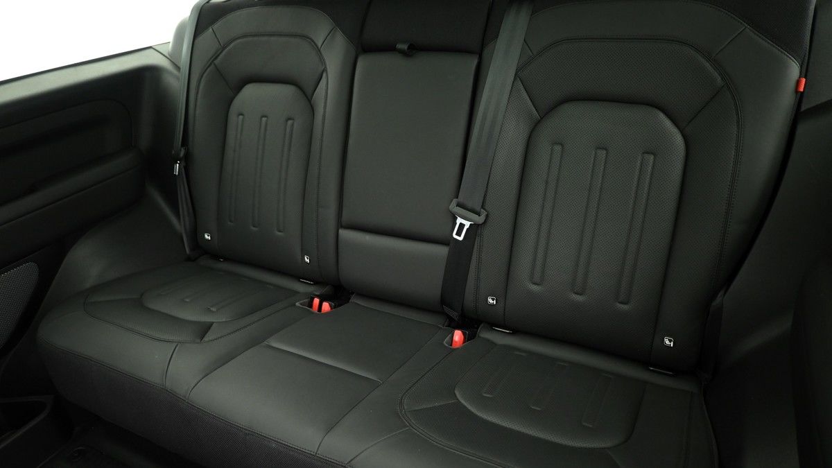 Land Rover Defender 90 Image 5