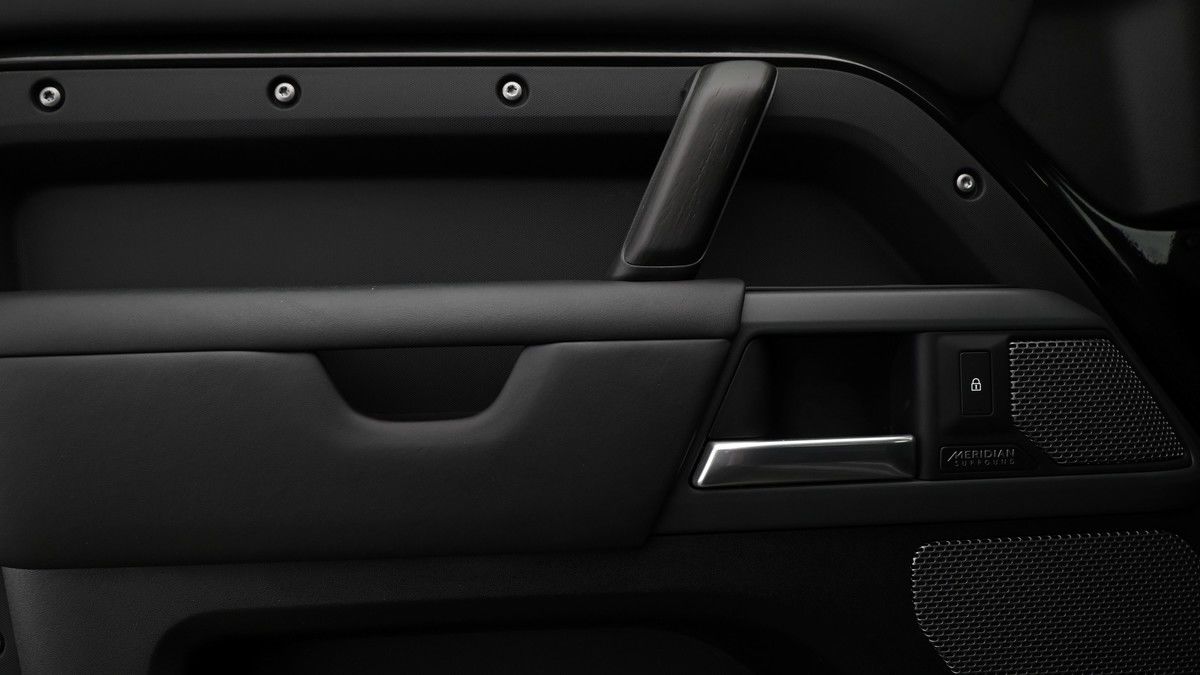 Land Rover Defender 90 Image 13