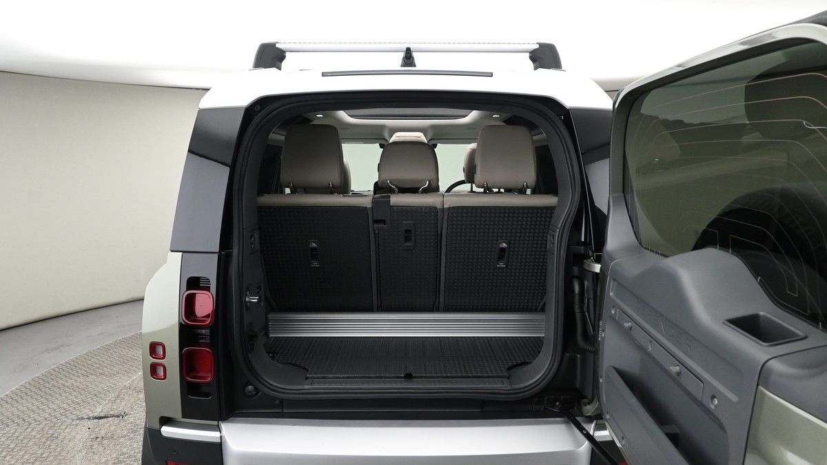 Land Rover Defender 90 Image 10