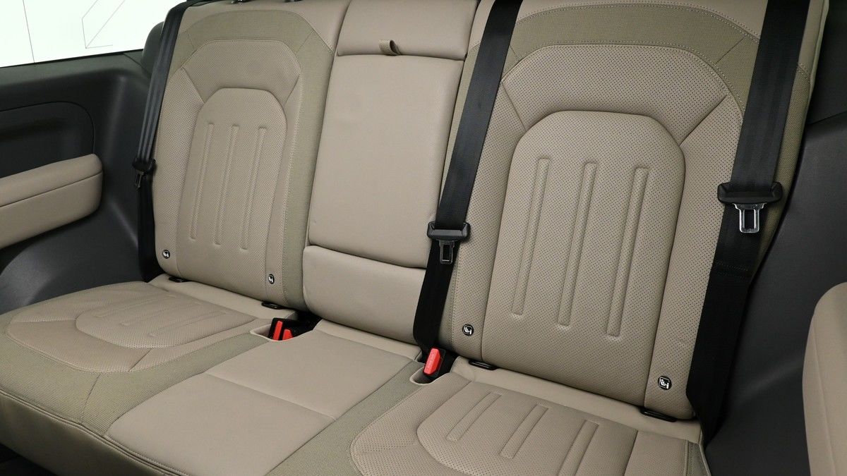 Land Rover Defender 90 Image 5