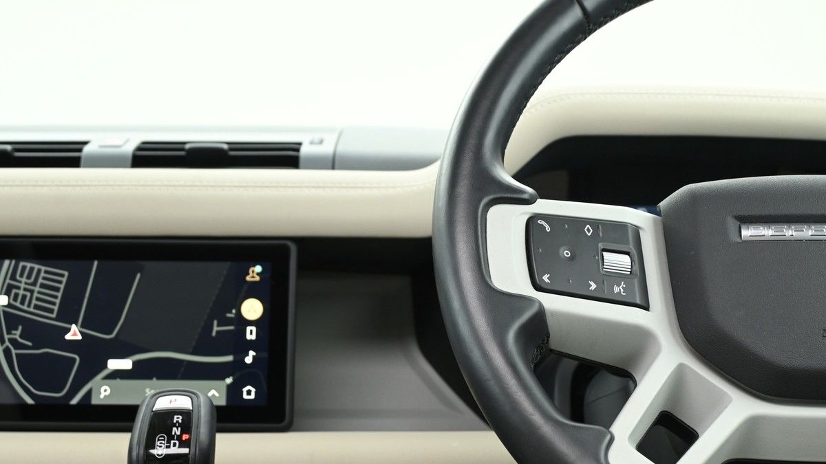 Land Rover Defender 90 Image 15