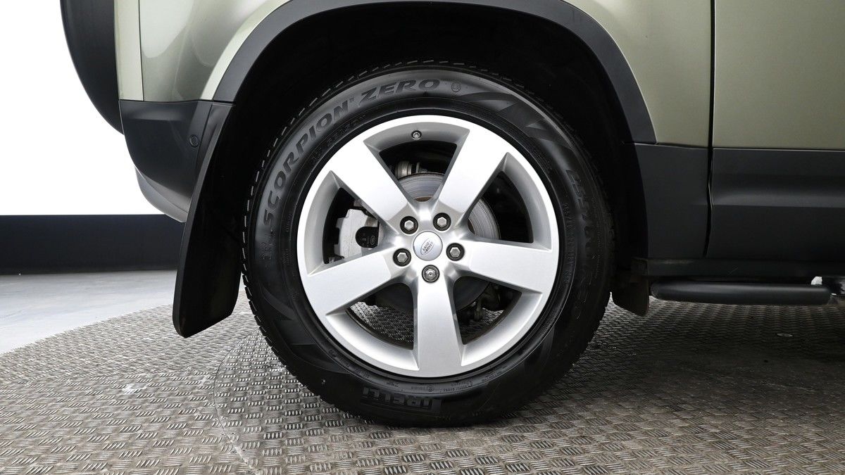 Land Rover Defender 90 Image 9