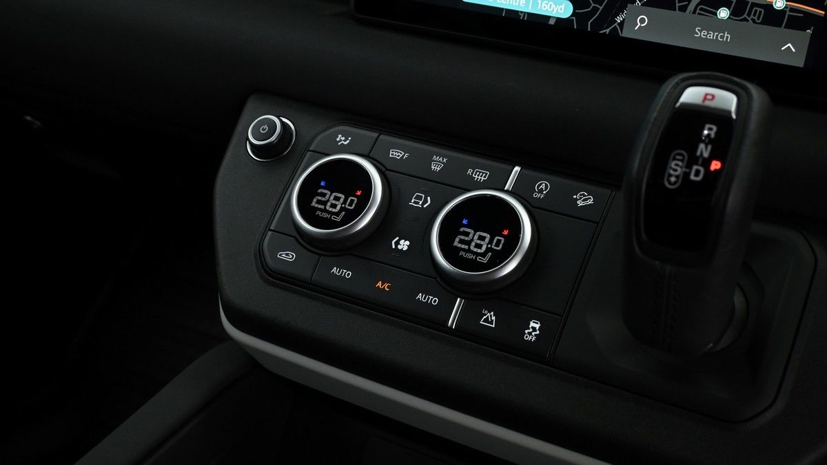Land Rover Defender 90 Image 20