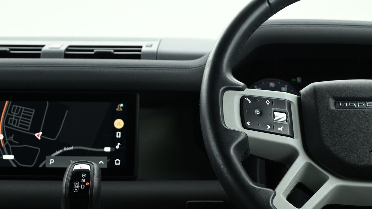 Land Rover Defender 90 Image 30