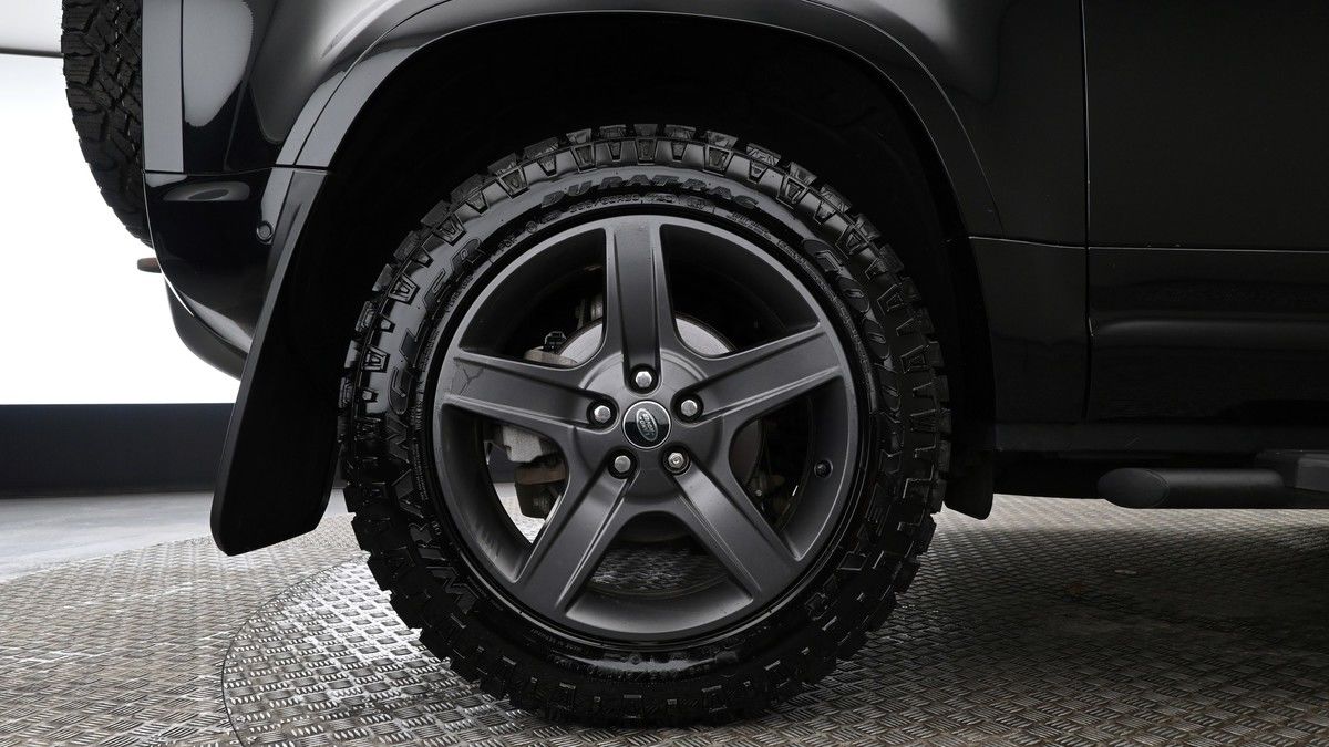 Land Rover Defender 90 Image 18
