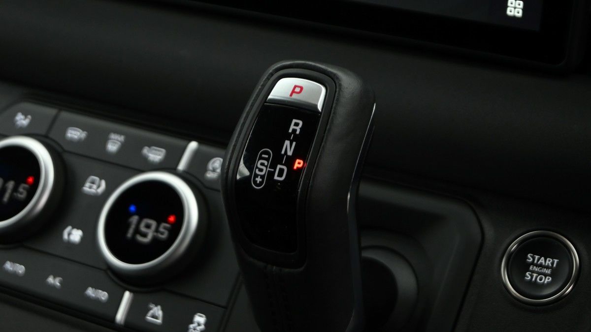 Land Rover Defender 90 Image 21