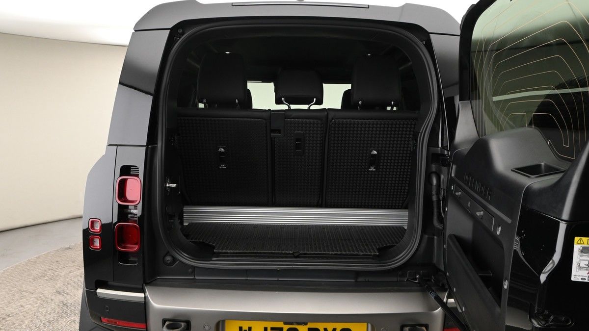 Land Rover Defender 90 Image 17