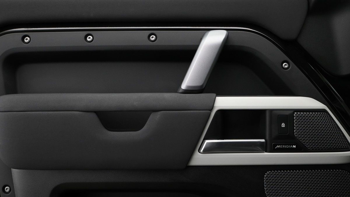 Land Rover Defender 90 Image 22