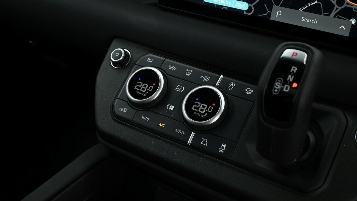 Land Rover Defender 90 Image 12