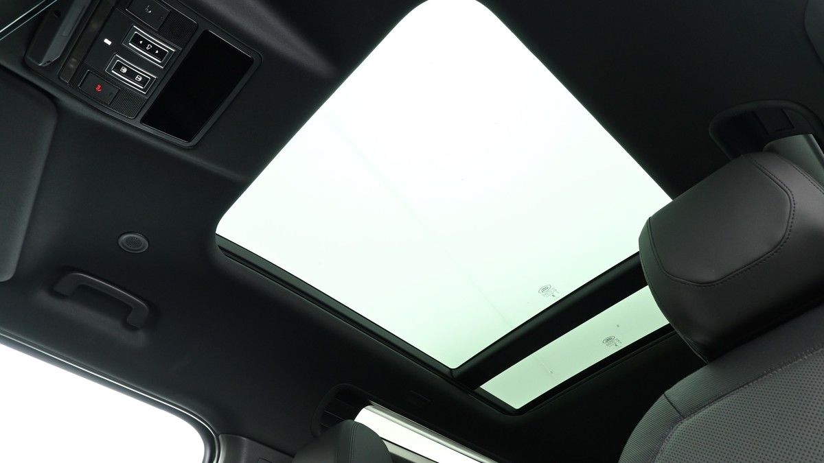 Land Rover Defender 90 Image 2